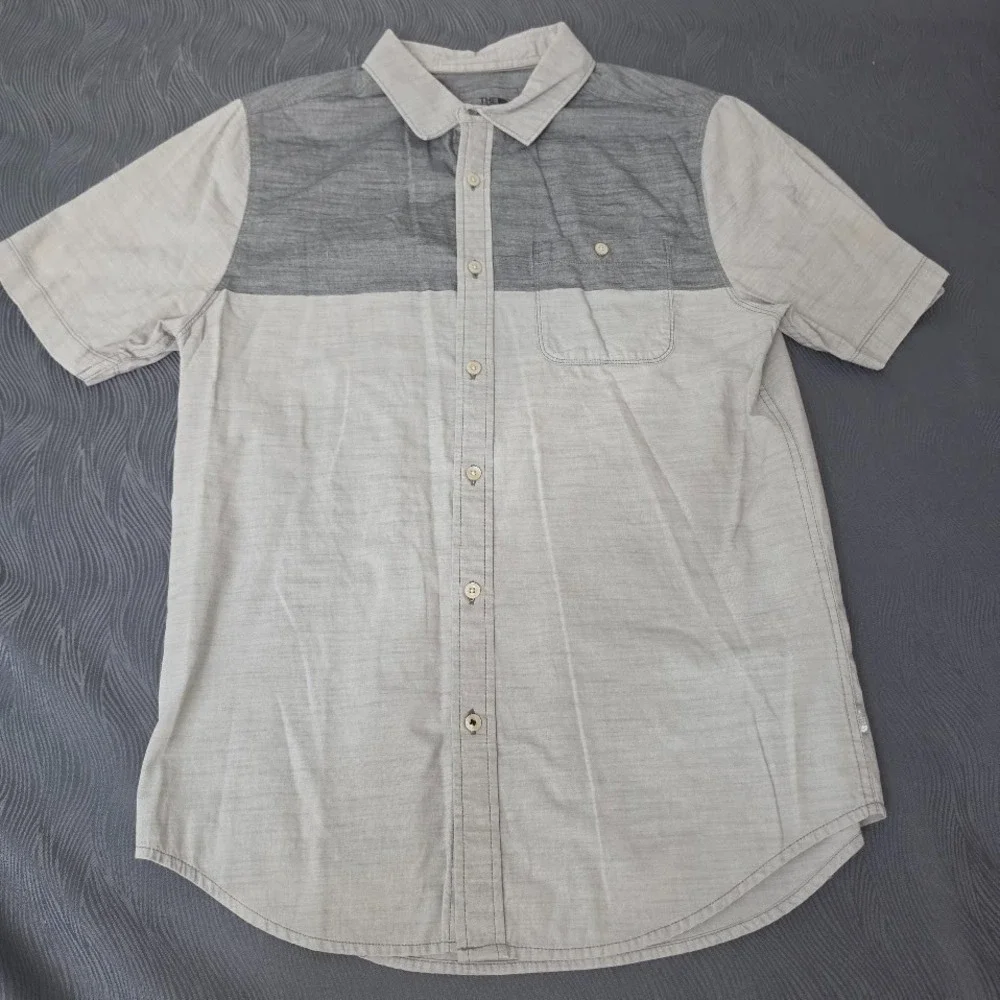 The North Face Color Block Mens Short Sleeve Button Down Shirt Gray Size Medium
